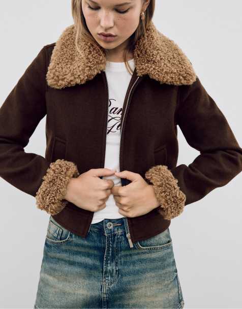 Stradivarius – Jacke in Braun mit Kunstpelz-Design - view 1