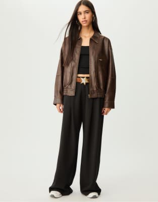 Stradivarius - Jacke in Braun mit Ledereffekt und Taschen-Brown