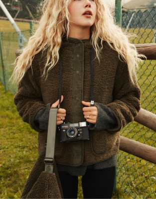 Stradivarius - Jacke in Khaki mit Cord und Futter aus Lammfellimitat-Grün
