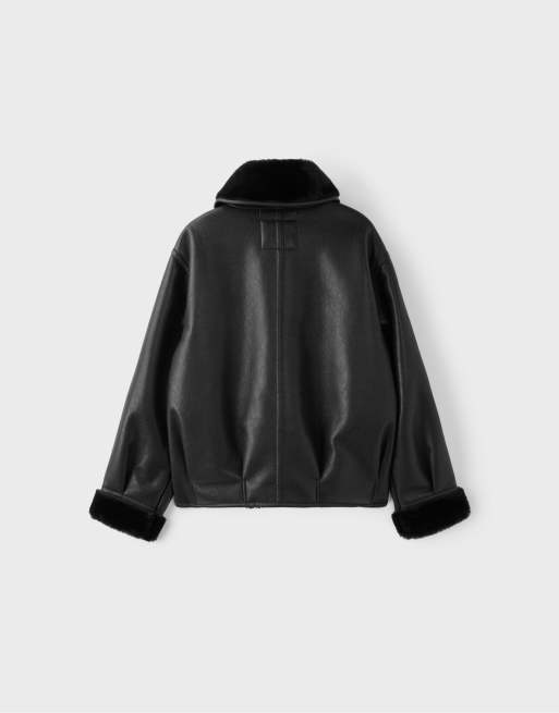 Stradivarius Jacke in Lederoptik mit doppelseitigem Schalkragen in Schwarz, 7 von 7