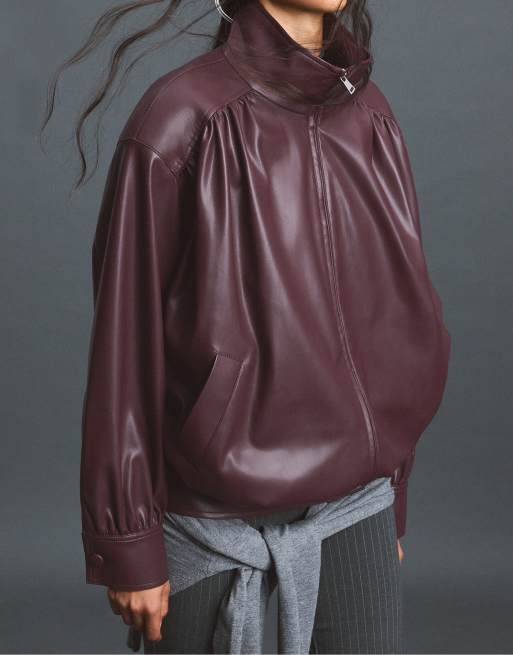 Stradivarius Jacke in Lederoptik mit gerafften Schultern in Lila, 4 von 7
