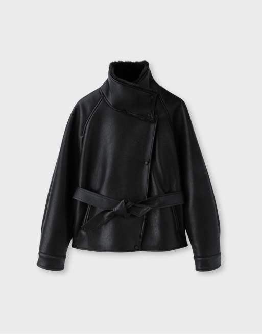 Stradivarius Jacke in Lederoptik mit hohem Kragen, doppelseitig, in Schwarz, 6 von 7
