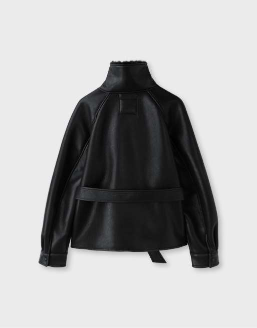 Stradivarius Jacke in Lederoptik mit hohem Kragen, doppelseitig, in Schwarz, 7 von 7