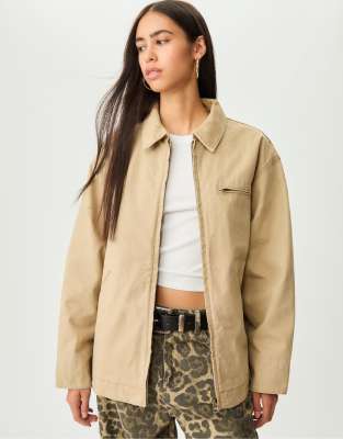 Stradivarius - Jacke in Steinbeige mit Taschen und Kontrast-Kragen-Weiß