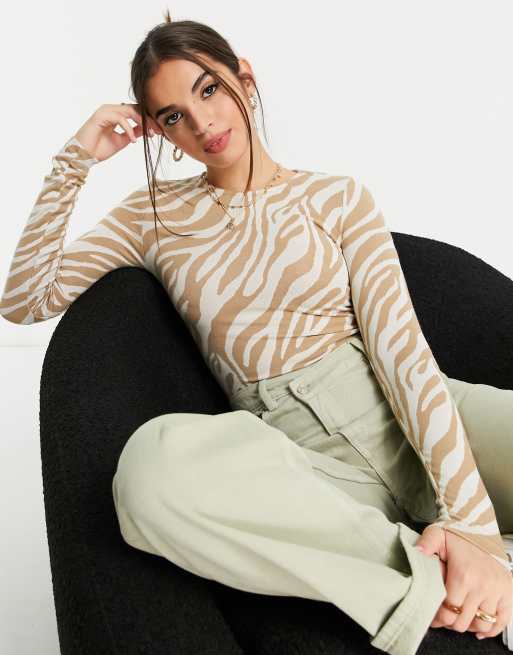 Stradivarius – Jacquard-Oberteil in Beige mit Animalprint 