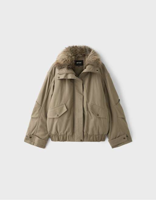 Stradivarius jakke med krave i imiteret pels i beige, 6 af 7