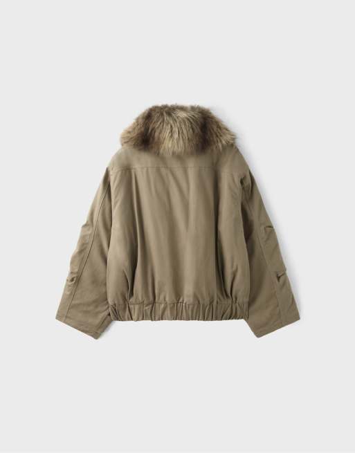 Stradivarius jakke med krave i imiteret pels i beige, 7 af 7