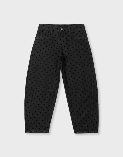 Stradivarius jean barrel floqué à pois en denim noir délavé, 6 de 7