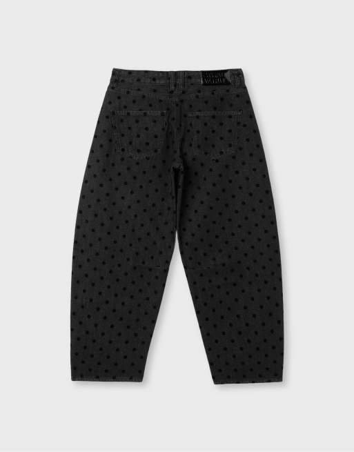 Stradivarius jean barrel floqué à pois en denim noir délavé, 7 de 7