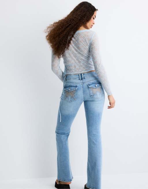 Stradivarius - Jean évasé brodé - Bleu denim moyen à délavage clair, 2 de 4