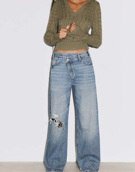 Stradivarius jean large à jambes larges et taille croisée en denim bleu moyen, 5 de 7