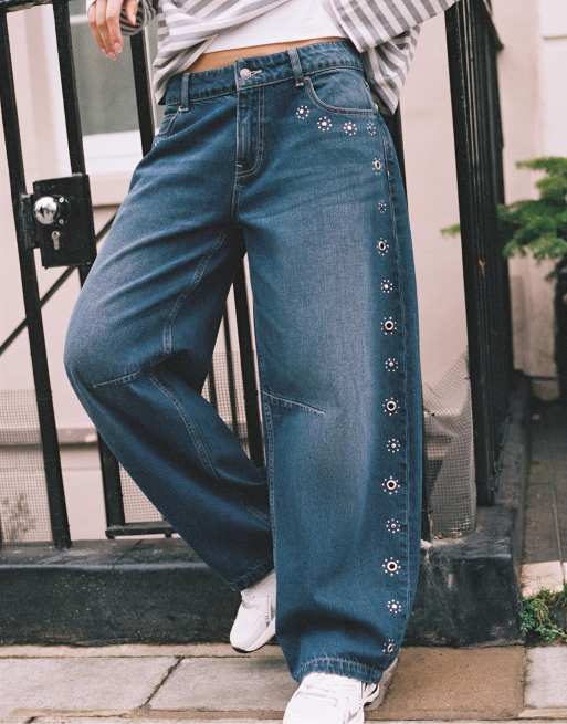 Stradivarius - Jeans a fondo ampio a palloncino con occhielli in denim nero effetto slavato, 2 di 4