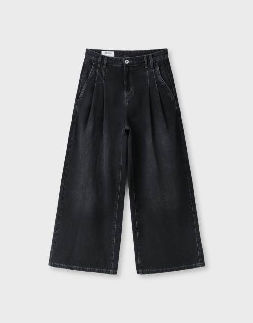 Stradivarius jeans a gamba larga a pieghe in denim nero effetto slavato, 6 di 7