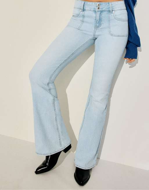 Stradivarius - Jeans a vita bassa candeggiato chiaro con tasca sulla cucitura, 2 di 4