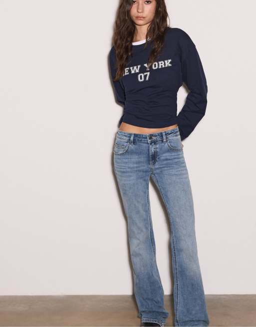 Stradivarius - Jeans a zampa a vita bassa in denim blu medio, 5 di 7