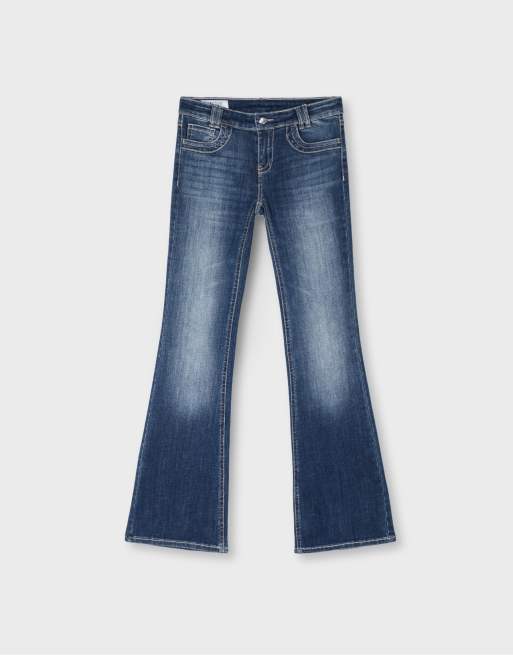 Stradivarius jeans a zampa con tasca ricamata in denim lavaggio medio, 6 di 7