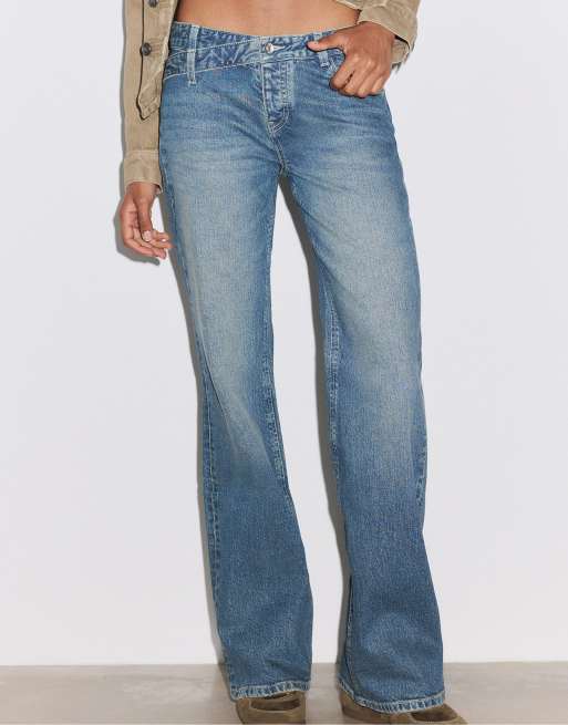 Stradivarius jeans a zampa con vita incrociata in denim blu medio, 2 di 5