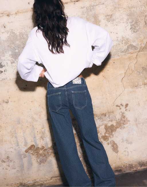 Stradivarius - Jeans ampi a vita medio alta a righe in denim azzurro medio, 3 di 4