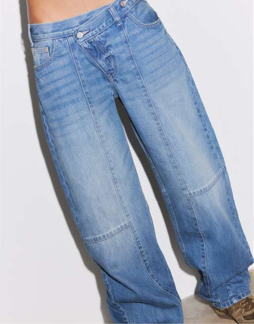 Stradivarius jeans barrel con vita incrociata in denim blu medio, 4 di 7