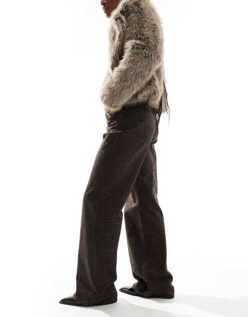 Stradivarius Jeans dritti leopardati lavaggio scuro ASOS