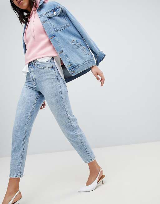 Stradivarius – Jeans i mom-modell