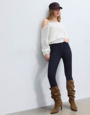 Stradivarius - Jeans in Dunkelblau mit sehr hohem Bund-Marineblau