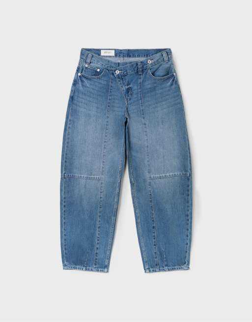Stradivarius jeans med korsad midja i mellanblå denim, 6 av 7