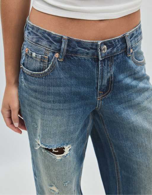 Stradivarius jeans med låg midja, slitna och raka ben i mellanblå denimtvätt, 4 av 7