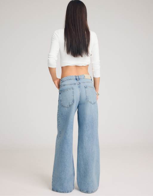Stradivarius jeans med omlottmidja i mellanljus blå denim, 3 av 7