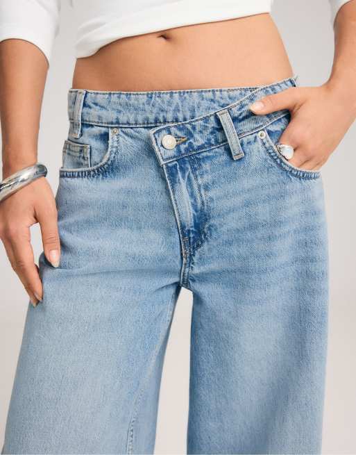 Stradivarius jeans med omlottmidja i mellanljus blå denim, 4 av 7