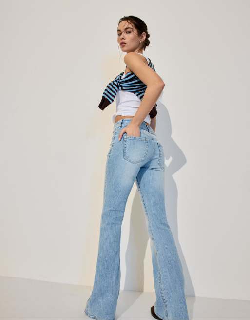 Stradivarius - Jeans met lage taille en zak met naaddetail in medium lichtblauw denim, 3 van 4