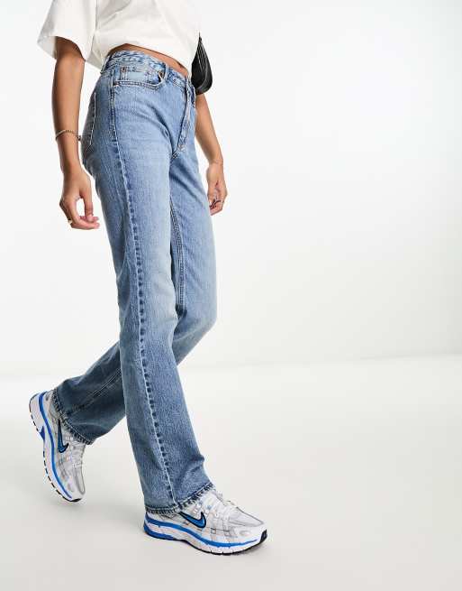 Stradivarius - Jeans met rechte pijpen in middenblauw met wassing 