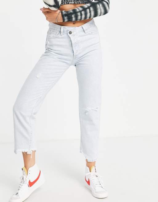 Stradivarius – Jeans mit geradem Bein und unbehandeltem Saum in ausgebleichter Waschung 
