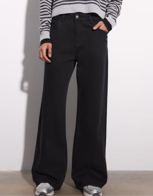 Stradivarius - Jeans mit weitem Bein in Schwarz