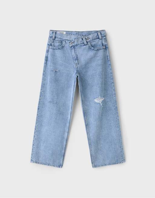 Stradivarius Jeans mit weitem Bein und Wickelbund in mittelhellblauem Denim, 6 von 7