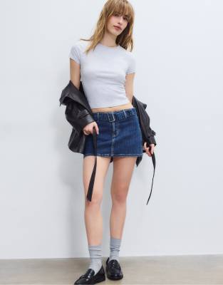 Stradivarius - Jeans-Skort in mittlerer Waschung mit Gürtel-Blau