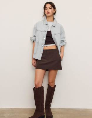 Stradivarius - Jeansjacke in hellgrauer Denim-Waschung mit Taschen