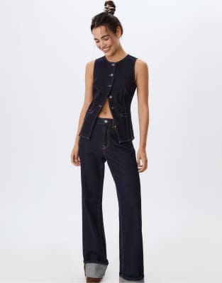 Stradivarius - Jeansoberteil in überfärbtem Jeansblau mit Knöpfen
