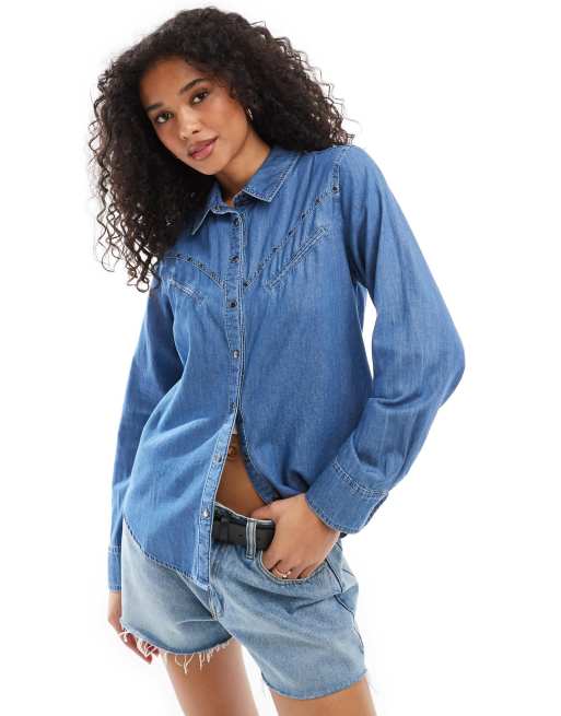 Stradivarius – Jeansskjorta med nitar och mellanblå tvätt