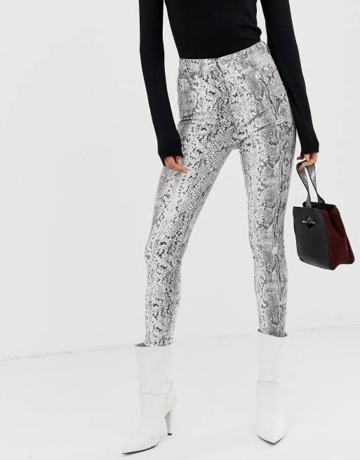 25 Sexy Snake Print Pants Outfits For Fall - Styleoholic