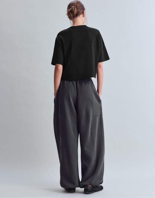 Stradivarius Jogger aus Baumwollplüsch mit Barrel-Bein in Dunkelgrau, 3 von 7