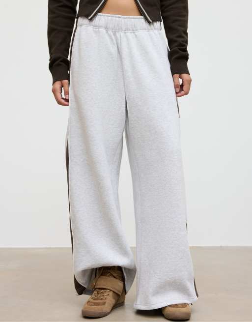Stradivarius joggers in pile con banda laterale marrone, 2 di 4