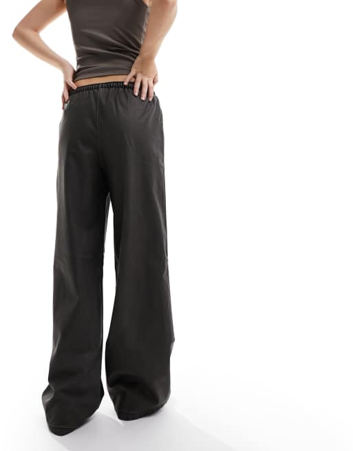 Stradivarius - Joggingbroek met wijde pijpen van imitatieleer PU met wassing , 3 van 5