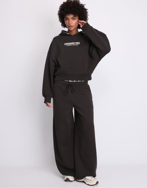 Stradivarius – Brunt set med rutig sweatshirt med huva och mjukisbyxor med boxerdetalj, 3 av 3