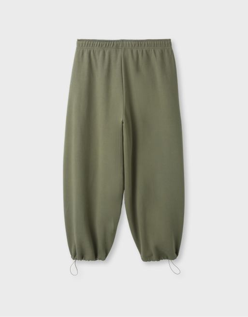 Stradivarius Jogginghose aus Plüsch mit Kordelstoppern in Khaki, 7 von 7