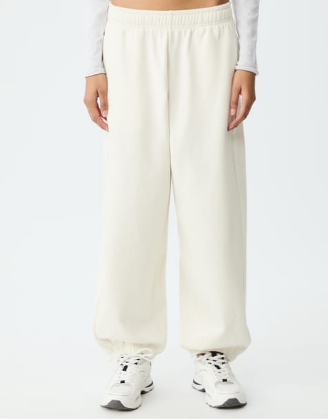 Stradivarius – Jogginghose in Ecru mit Paspelierung - view 1