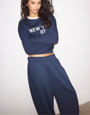 Stradivarius - Jogginghose in Marineblau mit Ösen