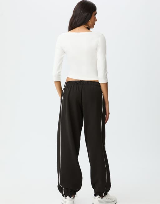 Stradivarius – Jogginghose in Schwarz mit Paspelierung, 4 von 4
