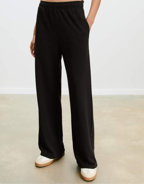 Stradivarius – Jogginghose in Schwarz mit weitem Bein - view 1