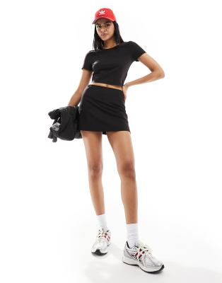 Stradivarius - Jupe-short de sport d'ensemble effet sculptant - Noir